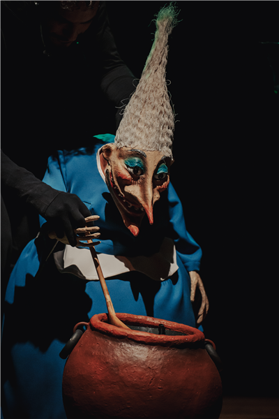 "LA BRUJA RECHINADIENTES"